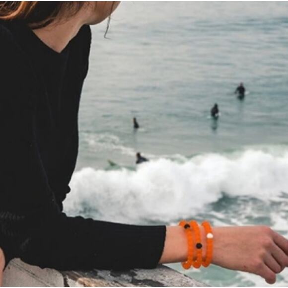 Lokai Bracelet Size Large NWT Orange with Black Bead Nami Collaboration - Picture 1 of 11